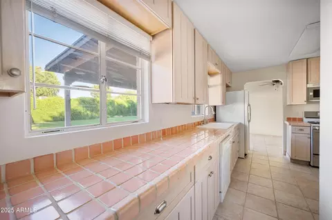 Kitchen - 3501 N 34th Pl, Phoenix, AZ 85018 photo 1 of 2