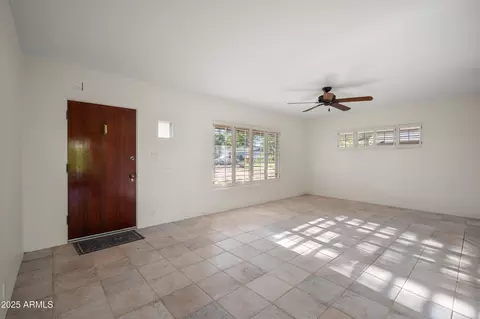 Living - 3501 N 34th Pl, Phoenix, AZ 85018 photo 2 of 2