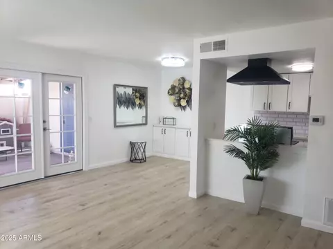5203 N 42nd Dr, Phoenix, AZ 85019