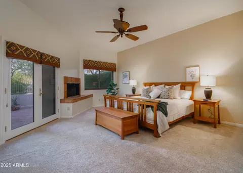 Bedroom - 2537 E Vogel Ave E, Phoenix, AZ 85028 photo 1 of 3