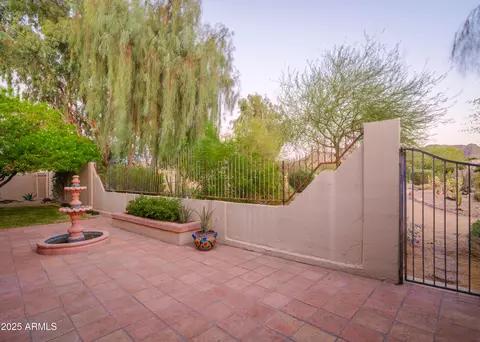 Exterior - 2537 E Vogel Ave E, Phoenix, AZ 85028 photo 7 of 8