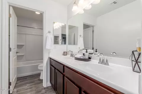 Bath - 244 N 69th Pl, Mesa, AZ 85207 photo 3 of 4