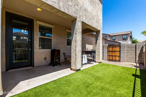 Exterior - 244 N 69th Pl, Mesa, AZ 85207 photo 2 of 10