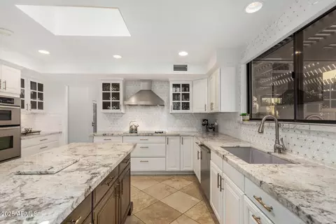2737 E Arizona Biltmore Cir #4, Phoenix, AZ 85016