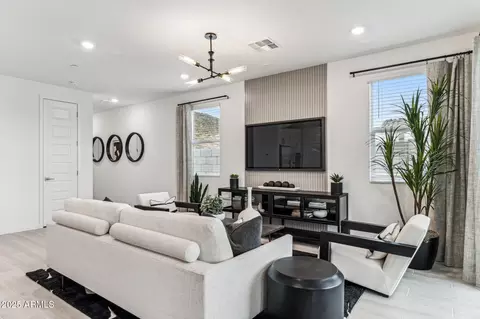 Living - 1129 E Kachina Trl, Phoenix, AZ 85042 photo 1 of 1