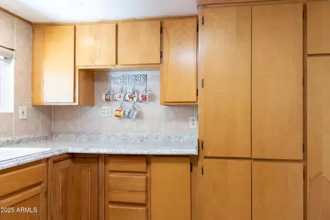 Kitchen - 1111 W Cinnabar Ave, Phoenix, AZ 85021 photo 4 of 4