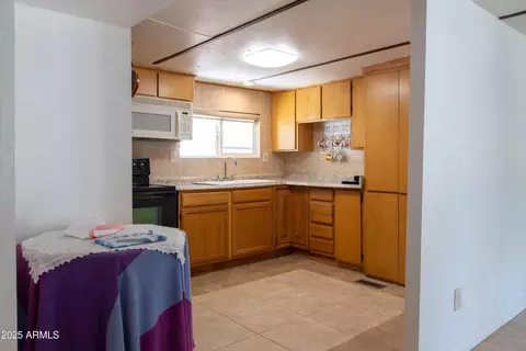 Kitchen - 1111 W Cinnabar Ave, Phoenix, AZ 85021 photo 3 of 4