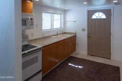 Kitchen - 1111 W Cinnabar Ave, Phoenix, AZ 85021 photo 1 of 4