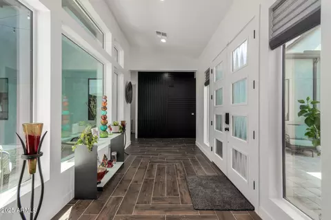 Entry Way - 1329 E Monte Way, Phoenix, AZ 85042 photo 3 of 4