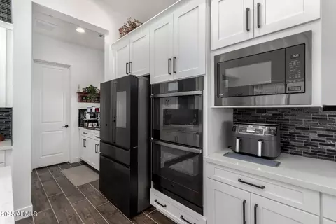 Kitchen - 1329 E Monte Way, Phoenix, AZ 85042 photo 5 of 5