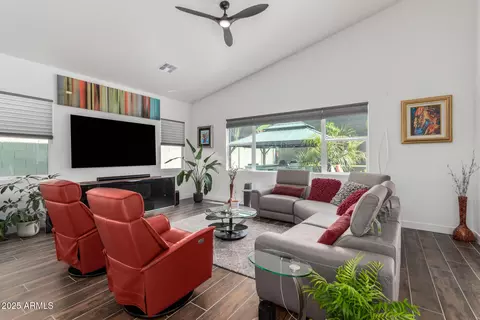 Living - 1329 E Monte Way, Phoenix, AZ 85042 photo 1 of 4