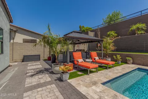 Exterior - 1329 E Monte Way, Phoenix, AZ 85042 photo 17 of 19