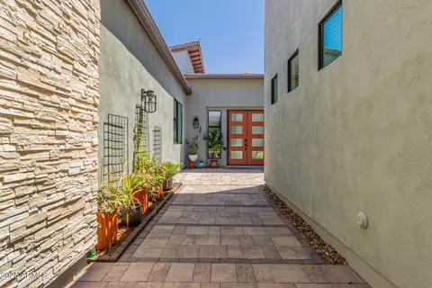 Entry Way - 1329 E Monte Way, Phoenix, AZ 85042 photo 1 of 4