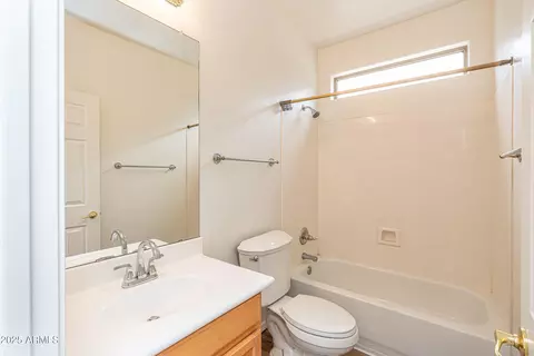 Bath - 2639 E Darrel Rd, Phoenix, AZ 85042 photo 1 of 5