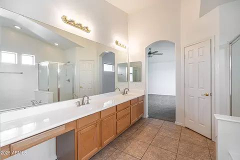 Bath - 2639 E Darrel Rd, Phoenix, AZ 85042 photo 3 of 5