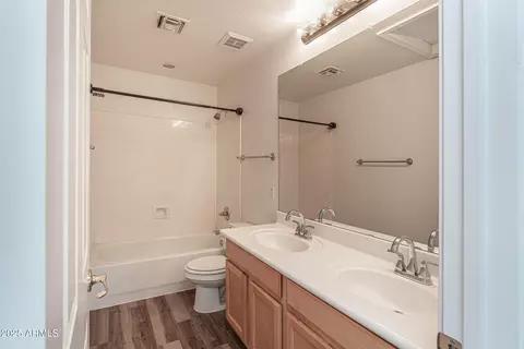Bath - 2639 E Darrel Rd, Phoenix, AZ 85042 photo 2 of 5