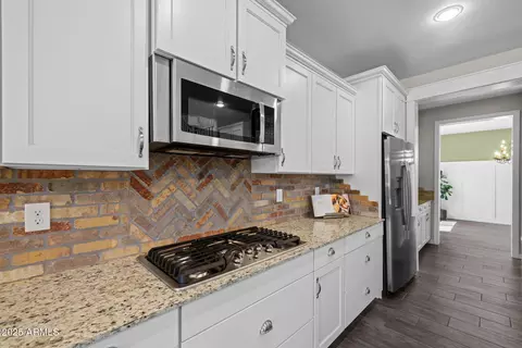 Kitchen - 10515 E Sheffield Dr, Mesa, AZ 85212 photo 4 of 5