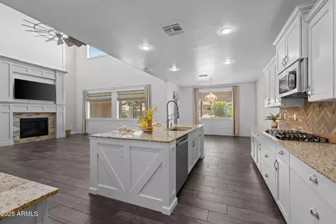 Kitchen - 10515 E Sheffield Dr, Mesa, AZ 85212 photo 3 of 5