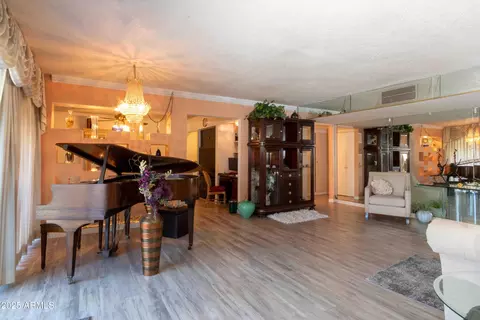 6767 N 7th St #105, Phoenix, AZ 85014