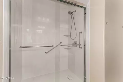 Bath - 2736 E Dragoon Cir, Mesa, AZ 85204 photo 2 of 3