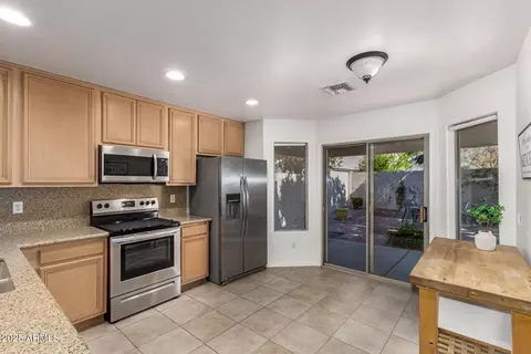 Kitchen - 2736 E Dragoon Cir, Mesa, AZ 85204 photo 2 of 5