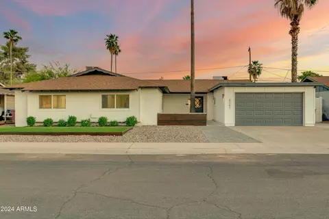 8247 E Devonshire Ave, Scottsdale, AZ 85251
