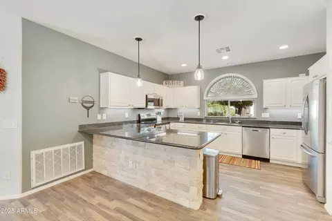 Kitchen - 4081 E Sourwood Dr, Gilbert, AZ 85298 photo 1 of 6