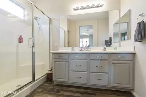 Bath - 4081 E Sourwood Dr, Gilbert, AZ 85298 photo 2 of 3