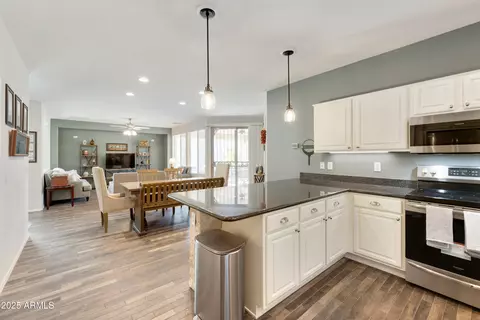 Kitchen - 4081 E Sourwood Dr, Gilbert, AZ 85298 photo 2 of 6
