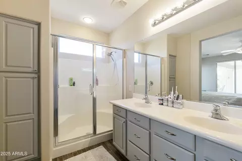 Bath - 4081 E Sourwood Dr, Gilbert, AZ 85298 photo 1 of 3