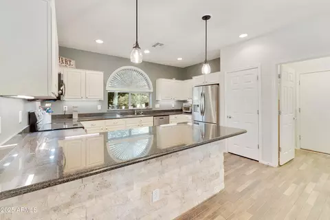 Kitchen - 4081 E Sourwood Dr, Gilbert, AZ 85298 photo 6 of 6