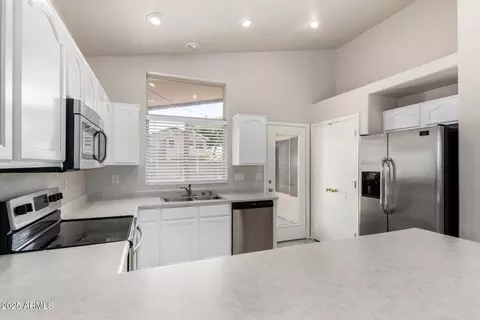 Kitchen - 4029 W Hackamore Dr, Phoenix, AZ 85083 photo 4 of 4
