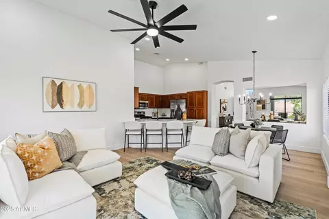 3905 E Kristal Way, Phoenix, AZ 85050 photo 5