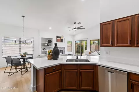 3905 E Kristal Way, Phoenix, AZ 85050 photo 15