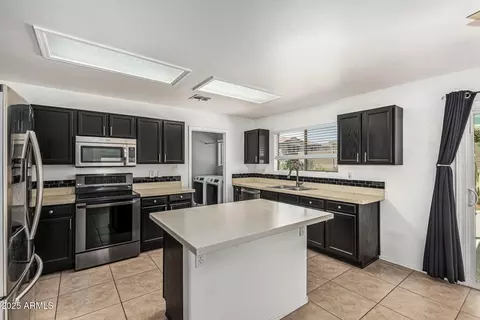 Kitchen - 10548 E Balmoral Ave, Mesa, AZ 85208 photo 2 of 3