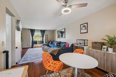 3921 E Desert Flower Ln, Phoenix, AZ 85044 photo 4