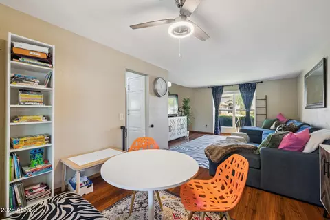 3921 E Desert Flower Ln, Phoenix, AZ 85044 photo 5