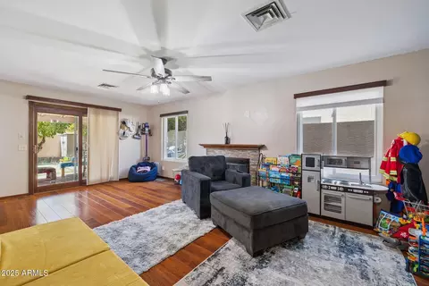 3921 E Desert Flower Ln, Phoenix, AZ 85044 photo 13