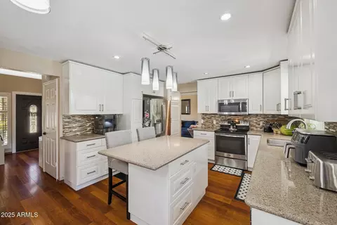 3921 E Desert Flower Ln, Phoenix, AZ 85044 photo 6