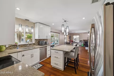3921 E Desert Flower Ln, Phoenix, AZ 85044 photo 8