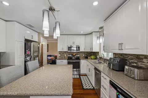 3921 E Desert Flower Ln, Phoenix, AZ 85044 photo 10