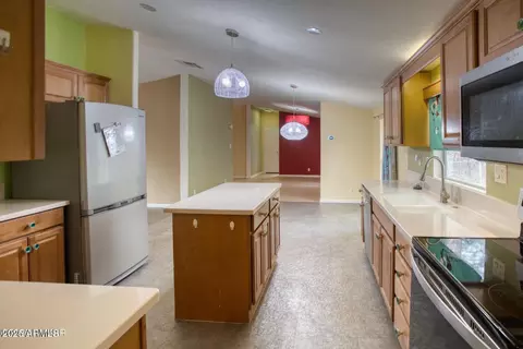 Kitchen - 241 Timber Ridge Loop, Show Low, AZ 85901 photo 2 of 2