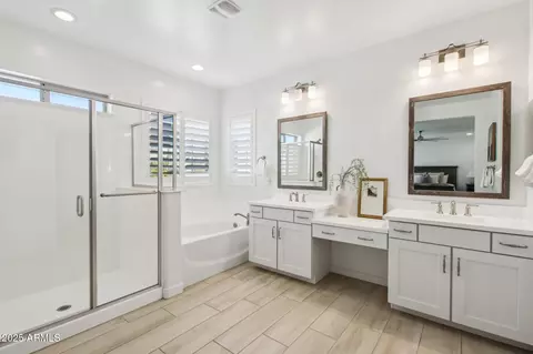 Bath - 634 E Deer Creek Rd, Phoenix, AZ 85048 photo 1 of 5
