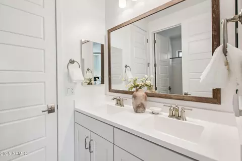 Bath - 634 E Deer Creek Rd, Phoenix, AZ 85048 photo 4 of 5