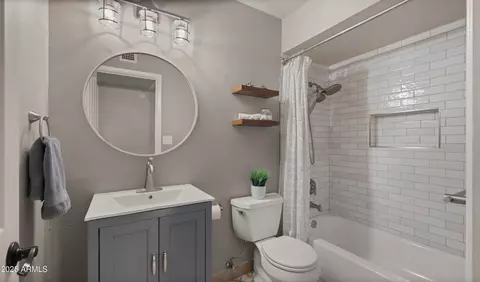 Bath - 2250 E Sahuaro Dr, Phoenix, AZ 85028 photo 2 of 3