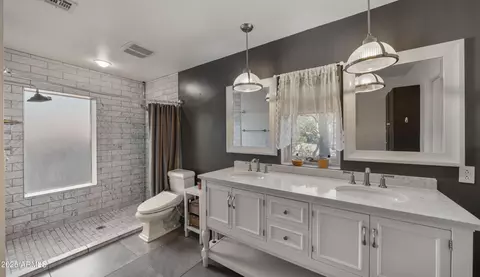 Bath - 2250 E Sahuaro Dr, Phoenix, AZ 85028 photo 1 of 3