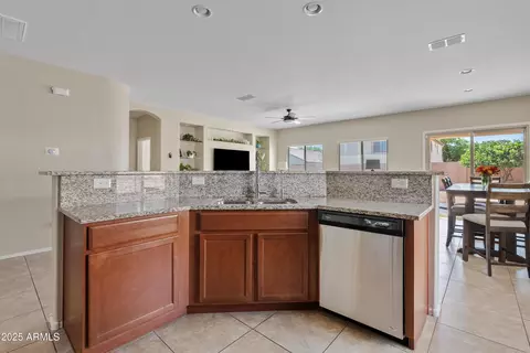 Kitchen - 11035 E Topaz Ave, Mesa, AZ 85212 photo 4 of 5