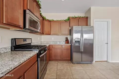 Kitchen - 11035 E Topaz Ave, Mesa, AZ 85212 photo 2 of 5