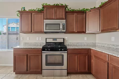 Kitchen - 11035 E Topaz Ave, Mesa, AZ 85212 photo 3 of 5