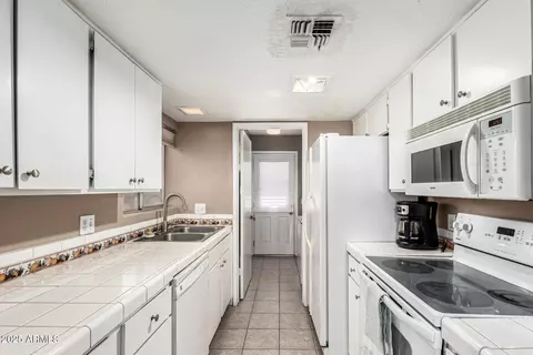 Kitchen - 1102 E Cheryl Dr, Phoenix, AZ 85020 photo 1 of 3